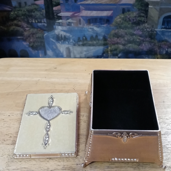 Treasure Chest Trinket Box Silvertone Swarovski Crystal Stones Adorned.🕌 - Picture 15 of 16